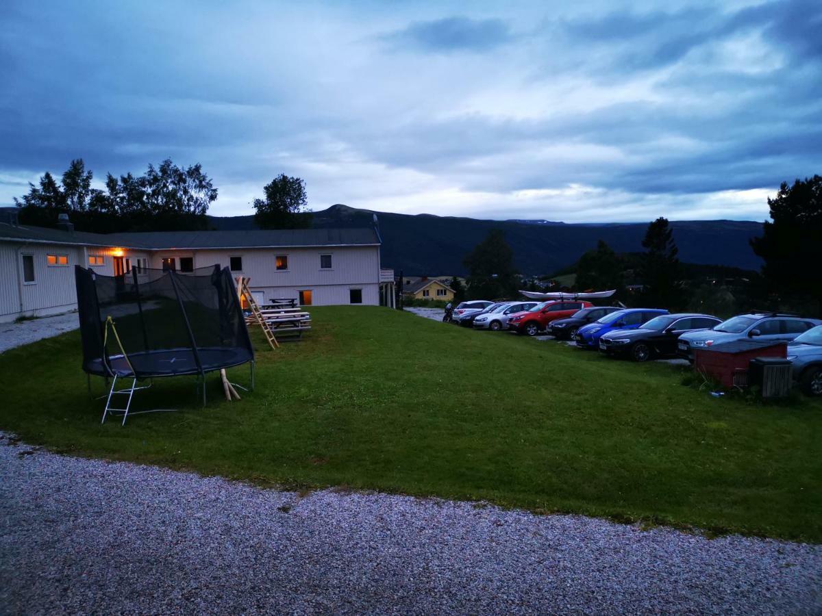 Dombas Gjestehus Esterno foto